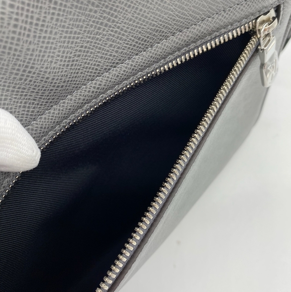 Louis Vuitton District PM Leather Men Shoulder Bag - Glacier - Picture 5 of 15